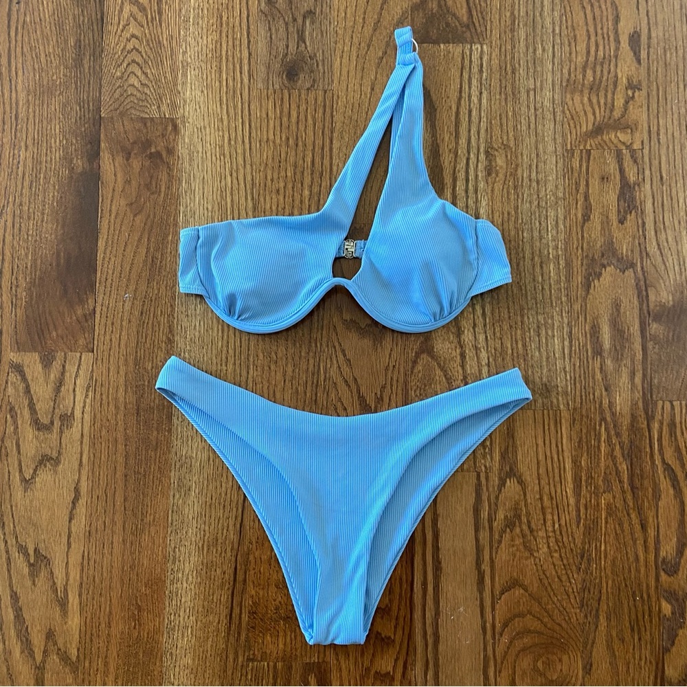 Light Blue Ribbed One Shoulder Bikini Set with Cheeky Thong Bottoms Size M NWOT